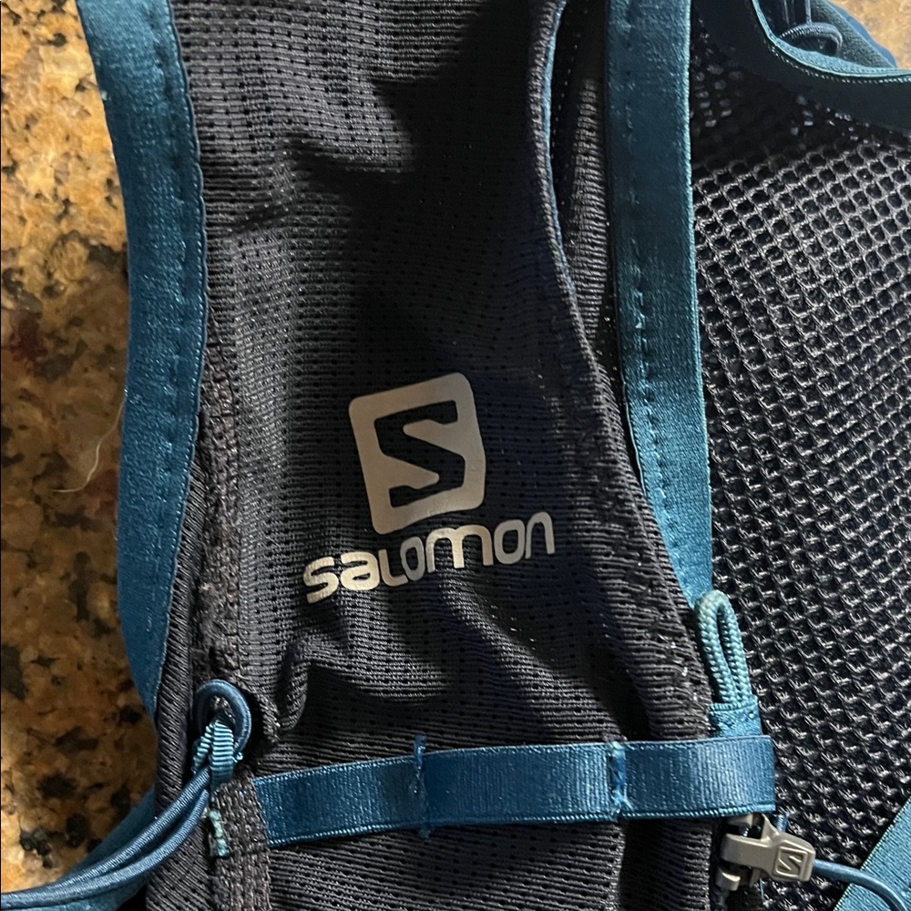 Salomon Blue Hydration Vest - Picture 2 of 4